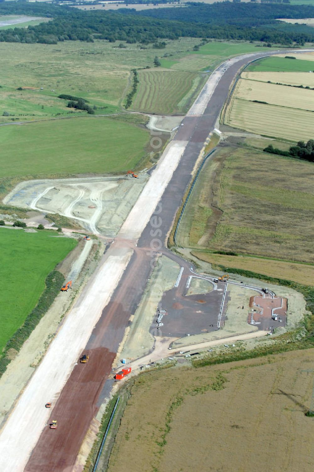 Aerial image Wenigenlupnitz - Blick auf die Baustelle der südlichen (v) und nördlichen (h) PWC-Anlage / Parkplatz mit WC / Rastplatz der A4 bei Wenigenlupnitz. Im Hintergrund eine Unterführung der A4. Der Neubau ist Teil des Projekt Nordverlegung / Umfahrung Hörselberge der Autobahn E40 / A4 in Thüringen bei Eisenach. Durchgeführt werden die im Zuge dieses Projektes notwendigen Arbeiten unter an derem von den Mitarbeitern der Niederlassung Weimar der EUROVIA Verkehrsbau Union sowie der Niederlassungen Abbruch und Erdbau, Betonstraßenbau, Ingenieurbau und TECO Schallschutz der EUROVIA Beton sowie der DEGES.