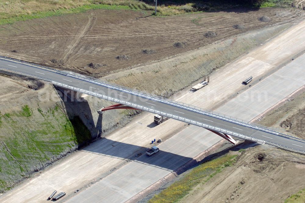 Madelungen from above - Blick auf die Baustelle der Strassenbrücke zwischen Stregda und Madelungen welche über die A4 führt. Der Neubau ist Teil des Projekt Nordverlegung / Umfahrung Hörselberge der Autobahn E40 / A4 in Thüringen bei Eisenach. Durchgeführt werden die im Zuge dieses Projektes notwendigen Arbeiten unter an derem von den Mitarbeitern der Niederlassung Weimar der EUROVIA Verkehrsbau Union sowie der Niederlassungen Abbruch und Erdbau, Betonstraßenbau, Ingenieurbau und TECO Schallschutz der EUROVIA Beton sowie der DEGES.