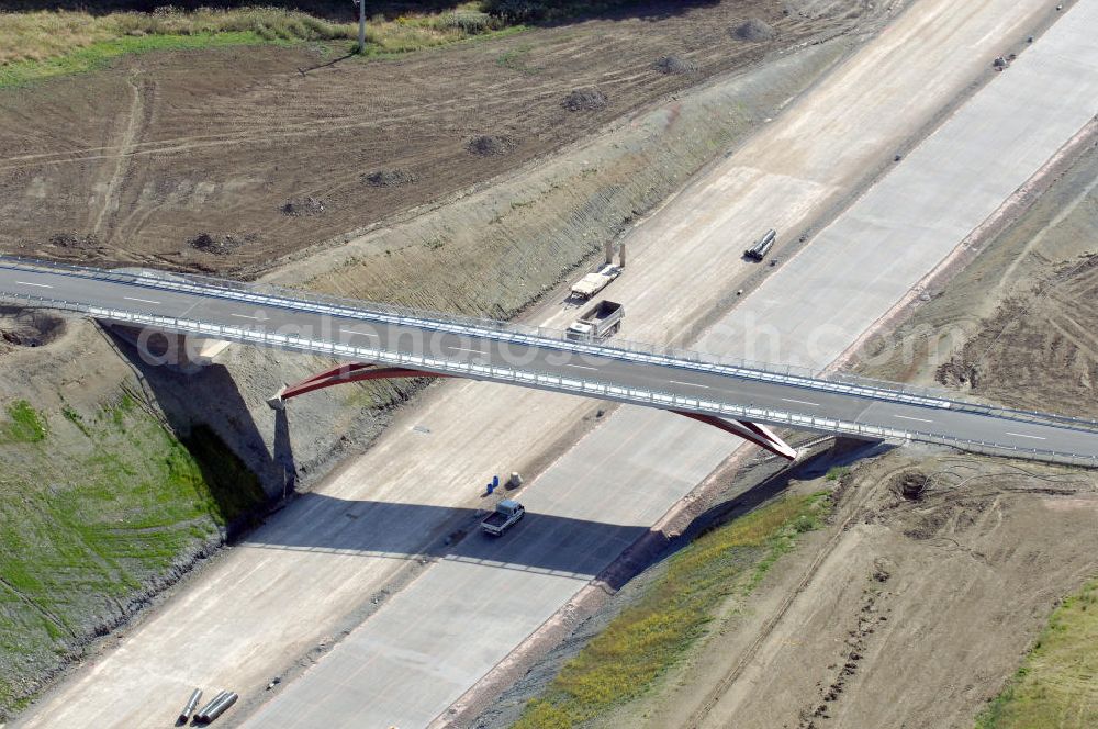 Aerial photograph Madelungen - Blick auf die Baustelle der Strassenbrücke zwischen Stregda und Madelungen welche über die A4 führt. Der Neubau ist Teil des Projekt Nordverlegung / Umfahrung Hörselberge der Autobahn E40 / A4 in Thüringen bei Eisenach. Durchgeführt werden die im Zuge dieses Projektes notwendigen Arbeiten unter an derem von den Mitarbeitern der Niederlassung Weimar der EUROVIA Verkehrsbau Union sowie der Niederlassungen Abbruch und Erdbau, Betonstraßenbau, Ingenieurbau und TECO Schallschutz der EUROVIA Beton sowie der DEGES.