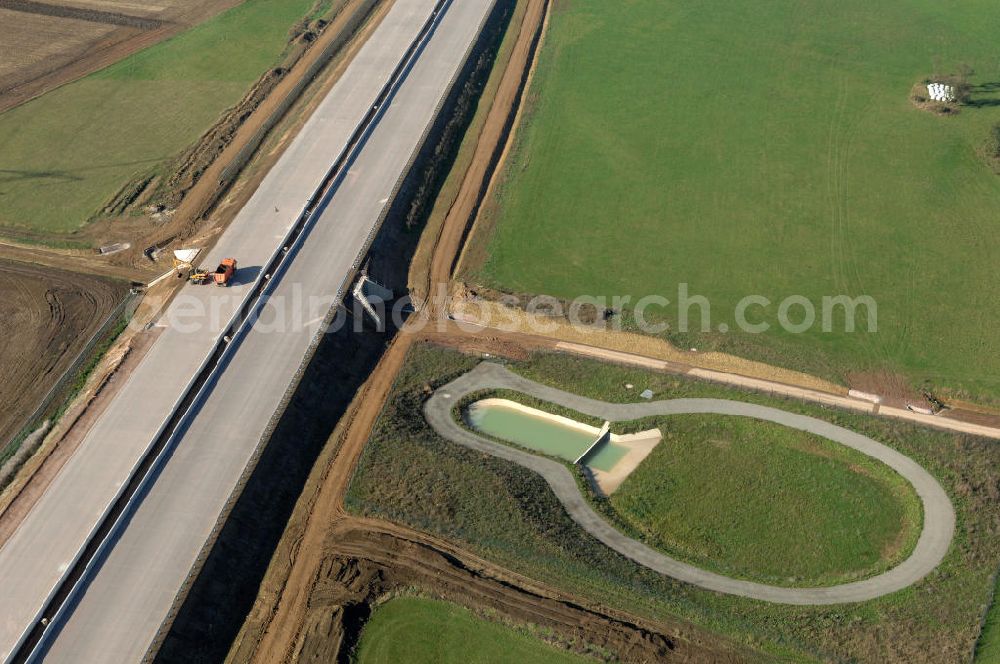 Aerial photograph Wenigenlupnitz - Blick auf die Baustelle einer Unterführung mit Regenrückhaltebecken der A4 bei Wenigenlupnitz westlich der PWC-Anlage / Rastplatz. Der Neubau ist Teil des Projekt Nordverlegung / Umfahrung Hörselberge der Autobahn E40 / A4 in Thüringen bei Eisenach. Durchgeführt werden die im Zuge dieses Projektes notwendigen Arbeiten unter an derem von den Mitarbeitern der Niederlassung Weimar der EUROVIA Verkehrsbau Union sowie der Niederlassungen Abbruch und Erdbau, Betonstraßenbau, Ingenieurbau und TECO Schallschutz der EUROVIA Beton sowie der DEGES.