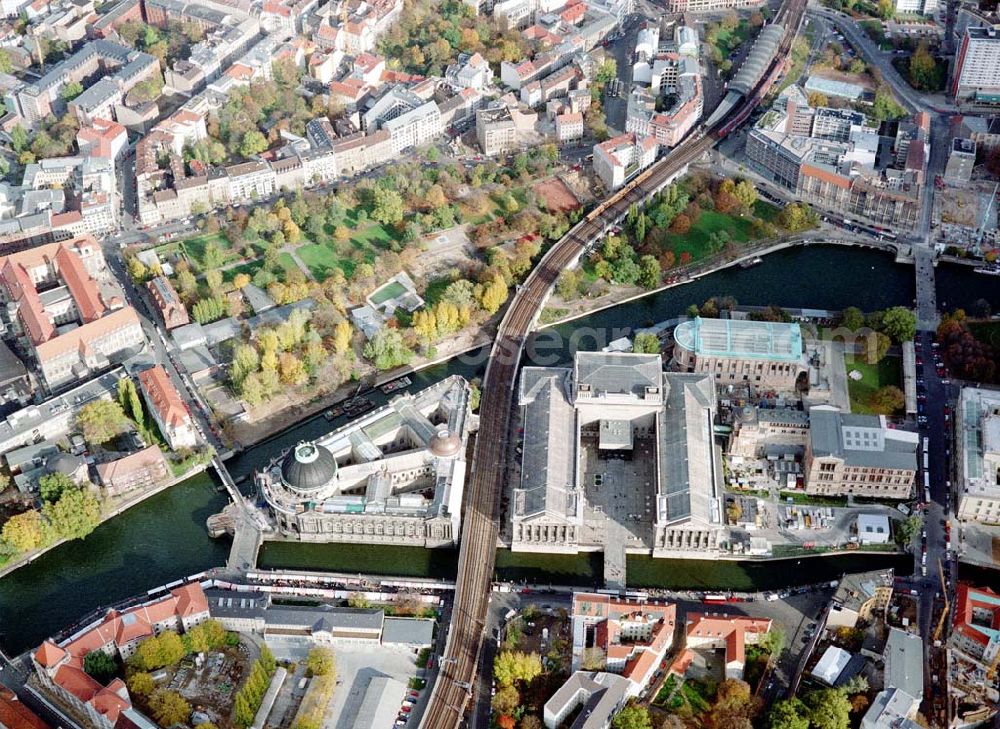 Aerial photograph Berlin - Gelände der Berliner Museumsinsel mit dem Pergamonmuseum.