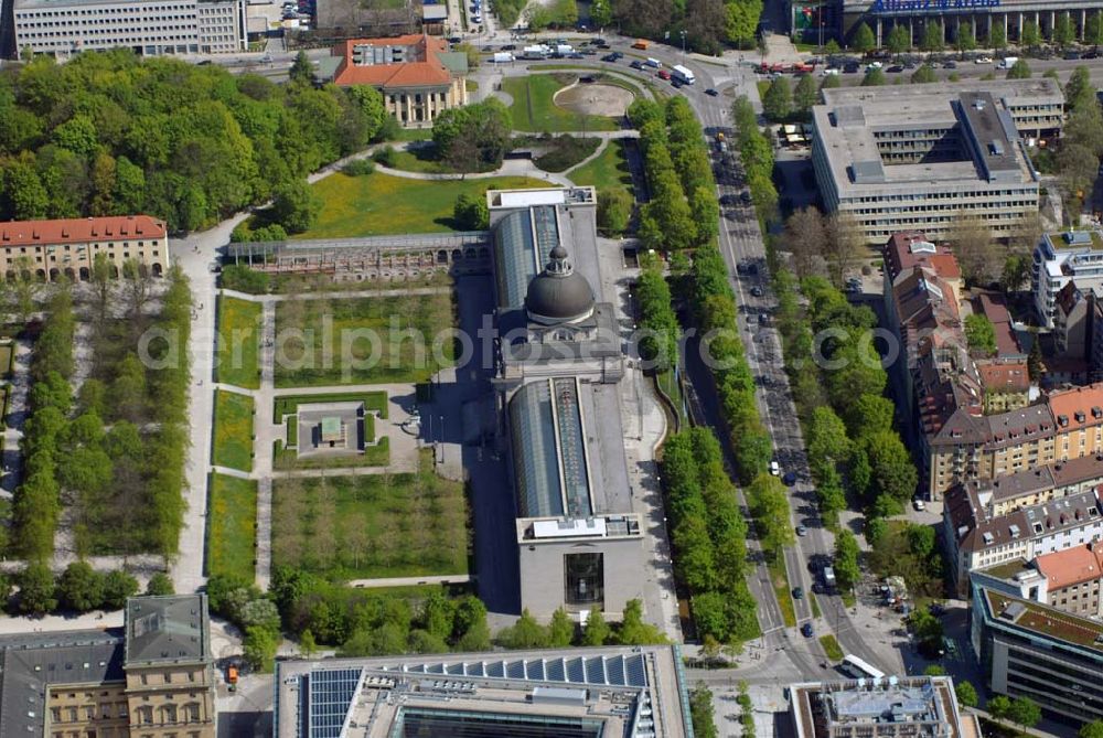 München from the bird's eye view: Blick auf die Bayerische Staatskanzlei in München Kontakt Bayerische Staatskanzlei: Franz-Josef-Strauß-Ring 1, 80539 München, Tel.: 089 / 2165-0, Fax: 089 / 29 40 44, E-Mail: direkt@bayern.de