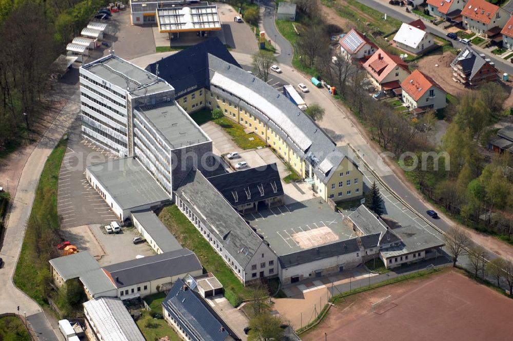 Aerial photograph Suhl - Blick auf das Behördenzentrum in Suhl. Dort sind unter an derem das Finanzamt und die Landesbeaufragte für die Unterlagen der Staatssicherheit der ehemaligen DDR (LStU) untergebracht.