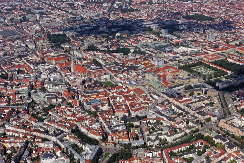 Aerial photograph München - View over the old town within the old town ring of Munich in the state of Bavaria from the Isartor to the Koenigsplatz