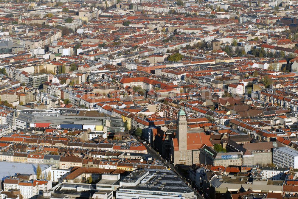 Aerial image Berlin - Neukölln Blick über den Stadtteil Neukölln in Berlin mit Einkaufscenter Neukölln Arcaden und dem Rathaus Neukölln auf dessen Dach die Glücksgöttin Fortuna als Windfahne angebracht wurde. Kontakt: Bezirksamt Neukölln von Berlin, Karl-Marx Straße 83 12043 Berlin, Tel. +49(0)30 6809 (9912) 2552, Fax +49(0)30 6809 (9912) 3470, Email: info@ba-nkn.verwalt-berlin.de, Achim Walder: