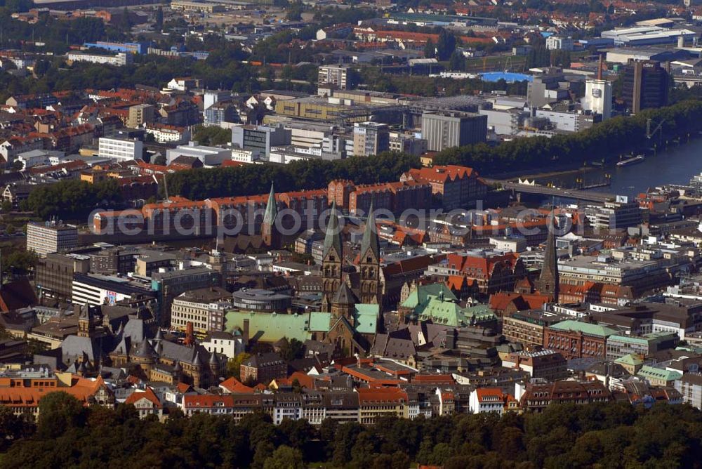 Bremen from above - Bremen,13.09.2006,Blick über Bremer Innenstadt hin zur Weser,Im Vordergrund ist der St.-Petri Domund die St.-Martin-Kirche,Im Hintergrund ist die Weser mit der Bürgermeister-Schmidt-Brücke und der Teerhof zu sehen,Tel. Tourismuszentrale: 0180-101030 (0,12€ pro Min.),Achim Walder: