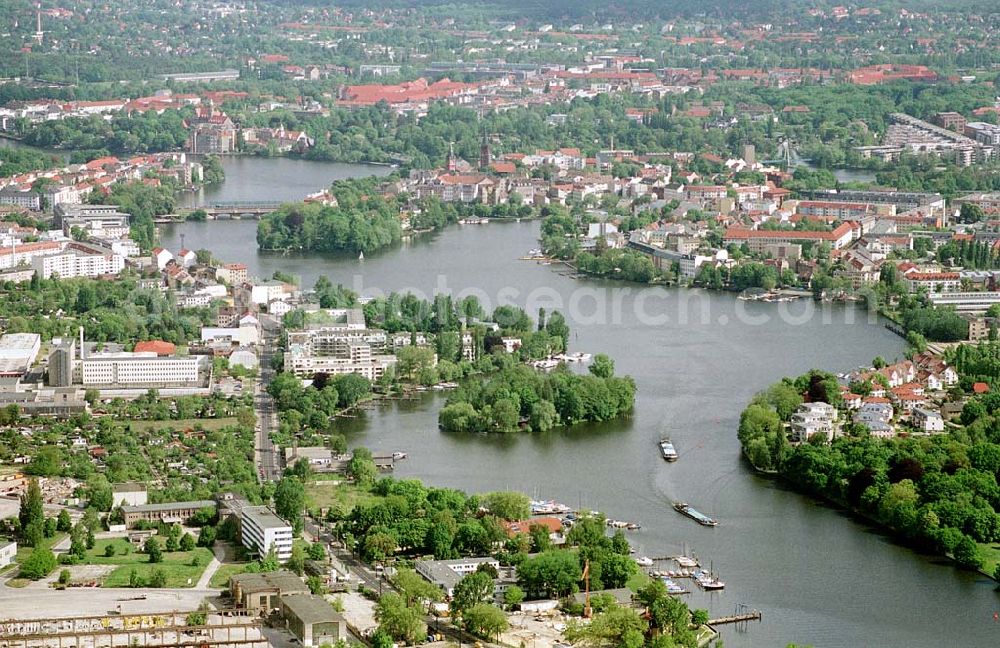 Berlin - Köpenick from above - Blick über die Dahme und den Langen See in Berlin Köpenick und Grünau. Ort: Berlin - Köpenick Datum: 15.05.03