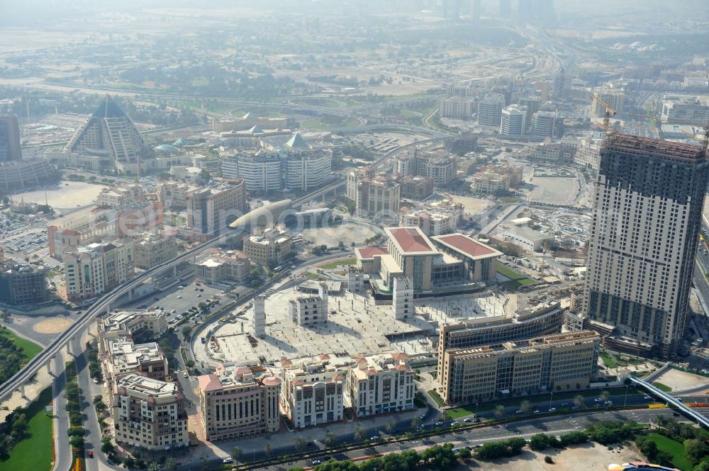 Dubai from the bird's eye view: Blick über Dubai Healthcare City mit dem Jumeirah Creekside Park Hotel and Residence auf der rechten Seite und dem Hotel Raffles Dubai im Hintergrund. Dubai Healthcare City ist eine Freihandelszone, welche sich an Unternehmen der Gesundheits- und Pharmaindustrie richtet. Das Ruffels Dubai grenzt an die Wafi Shopping Mall, einer von Dubais exklusivsten Einkaufs- und Freizeiteinrichtung. Overview of Dubai Healthcare City with Jumeirah Creekside Park Hotel and Residence at the right-hand side and the Raffles Dubai hotel in the background. Dubai Healthcare City is a free-trade area, which addresses companies of health and pharmaceutical industry. The Raffles Dubai is adjoining the Wafi Shopping Mall, one of Dubai's most exclusive shopping and leisure destinations.