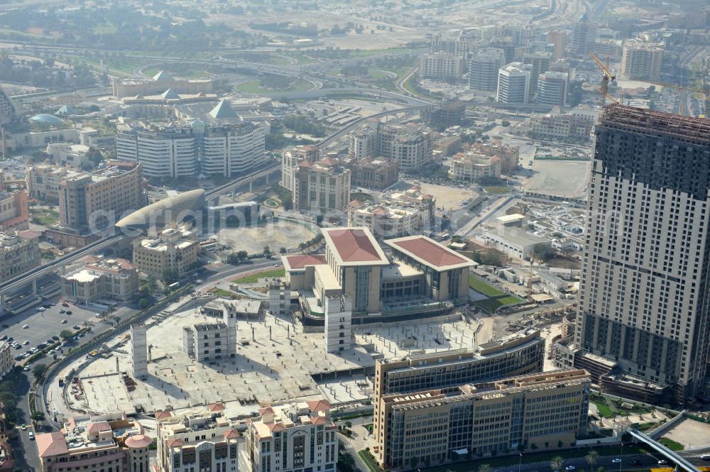 Aerial image Dubai - Blick über Dubai Healthcare City mit dem Jumeirah Creekside Park Hotel and Residence auf der rechten Seite und dem Hotel Raffles Dubai im Hintergrund. Dubai Healthcare City ist eine Freihandelszone, welche sich an Unternehmen der Gesundheits- und Pharmaindustrie richtet. Das Ruffels Dubai grenzt an die Wafi Shopping Mall, einer von Dubais exklusivsten Einkaufs- und Freizeiteinrichtung. Overview of Dubai Healthcare City with Jumeirah Creekside Park Hotel and Residence at the right-hand side and the Raffles Dubai hotel in the background. Dubai Healthcare City is a free-trade area, which addresses companies of health and pharmaceutical industry. The Raffles Dubai is adjoining the Wafi Shopping Mall, one of Dubai's most exclusive shopping and leisure destinations.