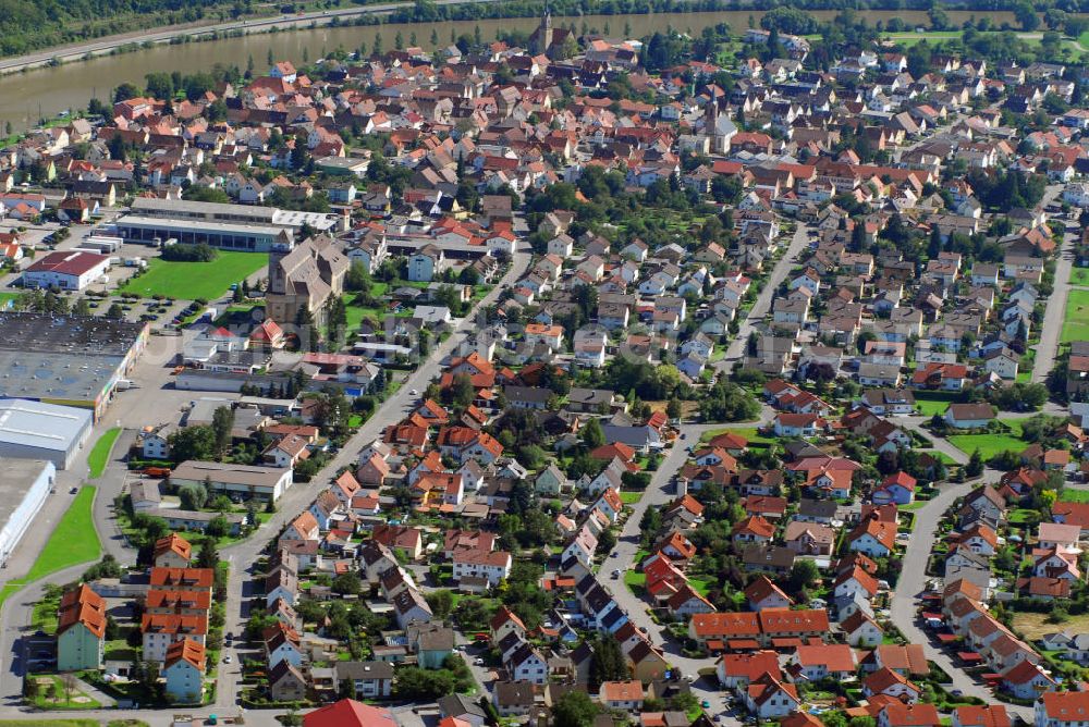 Haßmersheim from above - Blick über Haßmersheim. Zur Gemeinde zählen seit 1972 auch die Ortsteile Neckarmühlbach und Hochhausen. Sie liegt im Neckartal am Rande des Neckar-Odenwald-Kreises in Baden-Württemberg. erstmals erwähnt wurde der Ort am 07. Juni 774. Am oberen Bildrand ist der Neckar zu sehen. Kontakt: Rathaus, Theodor-Heuss-Straße 45 74855 Haßmersheim Necker-Odenwald-Kreis, Tel. +49(0)6266 791 0, Fax +49(0)6266 791 40, Email: post@hassmersheim.de