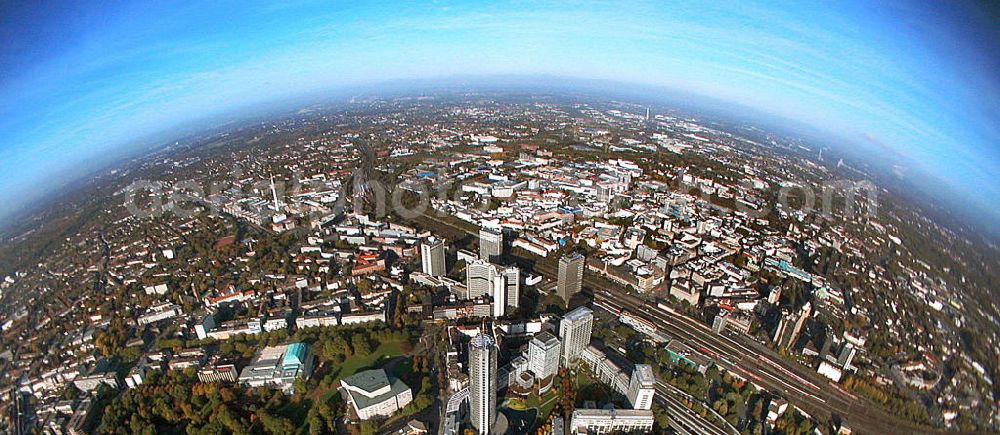 Aerial photograph Essen - Fish eye - Blick über die Innenstadt von Essen. Die Kulturhauptstadt Europas des Jahres 2010 gehört mit etwa 580.000 Einwohnern zu den größten Städten Deutschlands. Die Stadt ist Sitz wichtiger Großunternehmen und ein bedeutender Industriestandort. View over the city of Essen. The European Capital of Culture in 2010 with about 580,000 inhabitants, is one of the largest cities in Germany. The city is home to major corporations and a major industrial site.