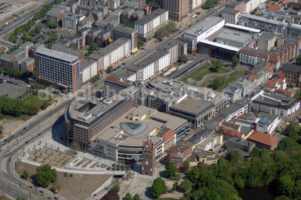 Rostock from the bird's eye view: Blick über die Kröpeliner-Tor-Vorstadt mit bürgerlichen Häusern, KTC und Kröpeliner Tor. Die KTV ist ein attraktives und, besonders bei Studenten, beliebtes Stadtviertel. Es gibt zahlreiche Bars und Kneipen.