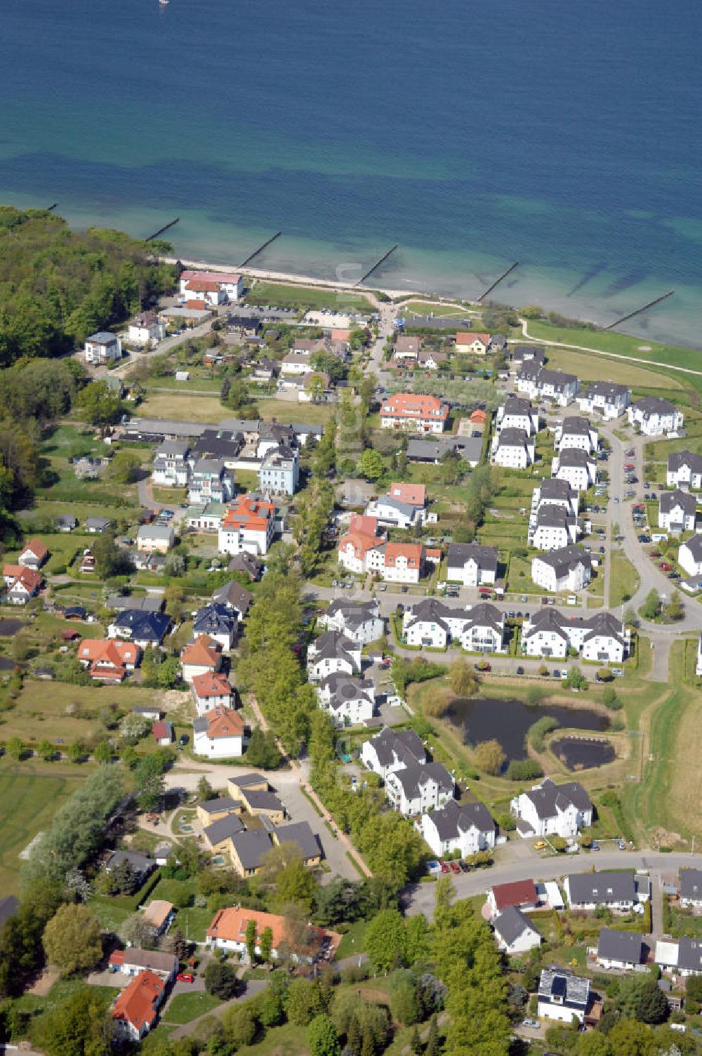 Aerial image Nienhagen - Blick auf den Nordteil vom Kurort Nienhagen. Als Ostseebad sind hier viele Hotels, Pensionen und Ferienhäuser ansässig. Homepage: