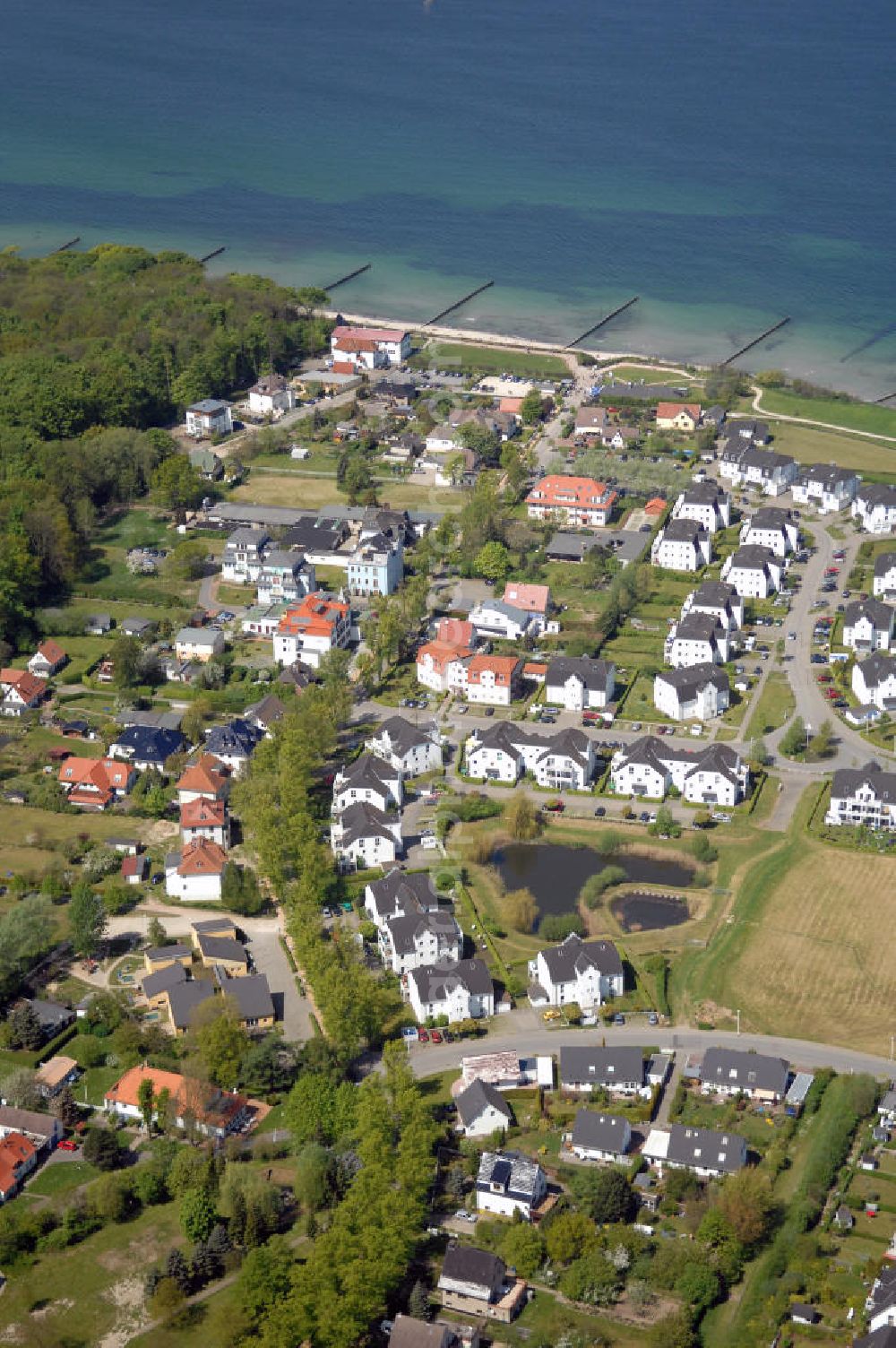 Aerial photograph Nienhagen - Blick auf den Nordteil vom Kurort Nienhagen. Als Ostseebad sind hier viele Hotels, Pensionen und Ferienhäuser ansässig. Homepage: