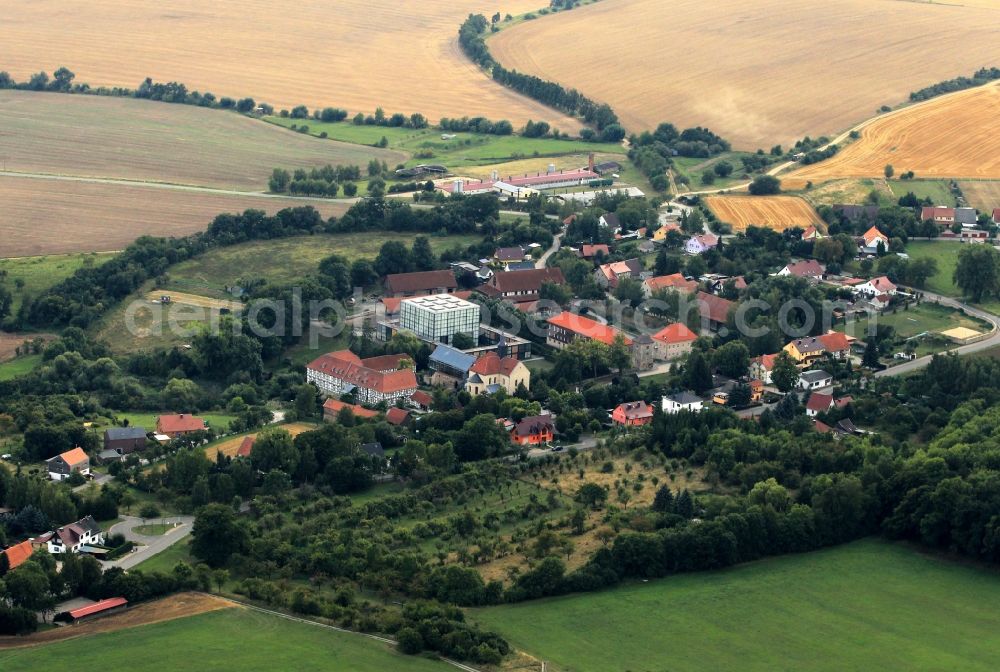 Aerial photograph Volkenroda - View over the town Volkenroda withe the monastery Jesus-Bruderschaft and the church Zisterzienser-Klosterkirche in Thuringia