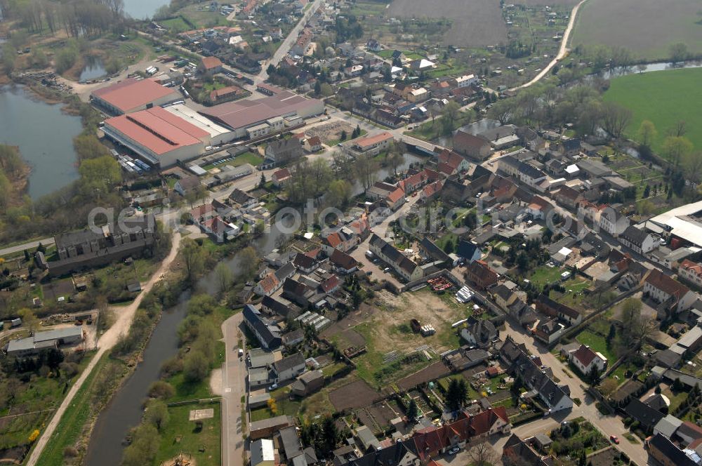 Aerial photograph Unseburg - Blick über Unseburg im Salzlandkreis. Der Ort liegt ca. 25 km südwestlich von Magdeburg, am Nordrand des Harzes, an der Bode. Das erste Mal urkundlich erwähnt wurde der Ort 939, heute hat er etwa 1.243 Einwohner. Zu den Besonderheiten des Ortes zählt die Kirche, deren Turm aus dem 12.Jh. stammt. PLZ 39435