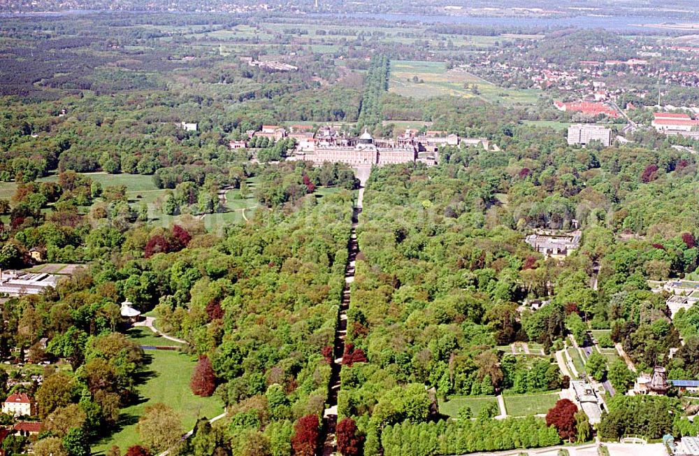 Aerial photograph Potsdam / Brandenburg - Blick über Potsdams Schlösserlandschaft vom Schloss Sanssouci zum Neuen Palais Datum: 05.05.03