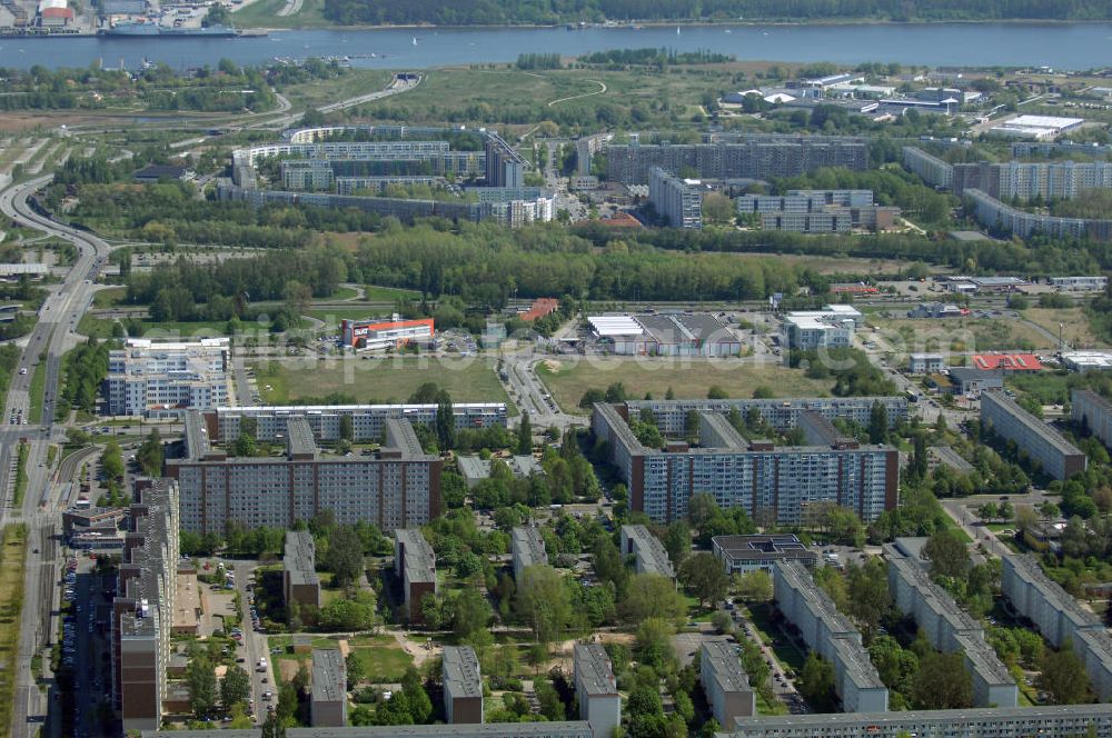 Rostock from the bird's eye view: Blick über das Wohngebiet Rostock-Schmarl. Homepage: