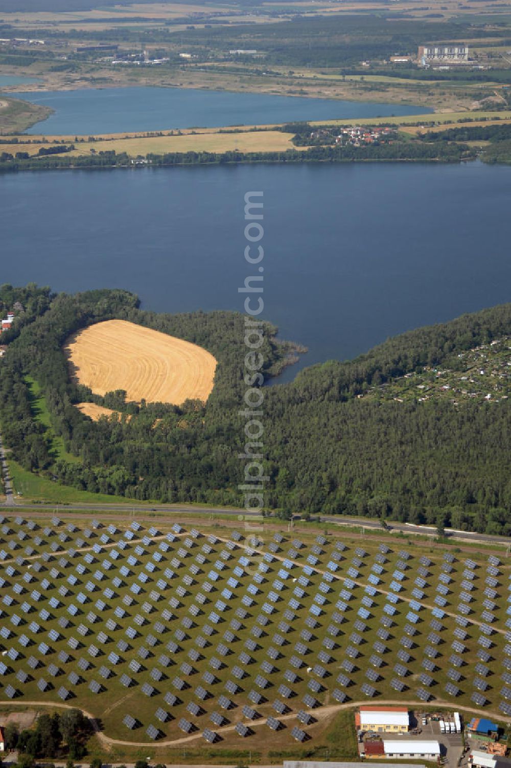 Borna from the bird's eye view: Blick über ein Solarkraftwerk auf das Speicherbecken Witznitz in Borna. Kontakt: Stadtverwaltung Borna, Markt 1, 04552 Borna, Tel. +49 (0)3433 873 0, Fax +49 (0)3433 873 111, stadtverwaltung@borna.de