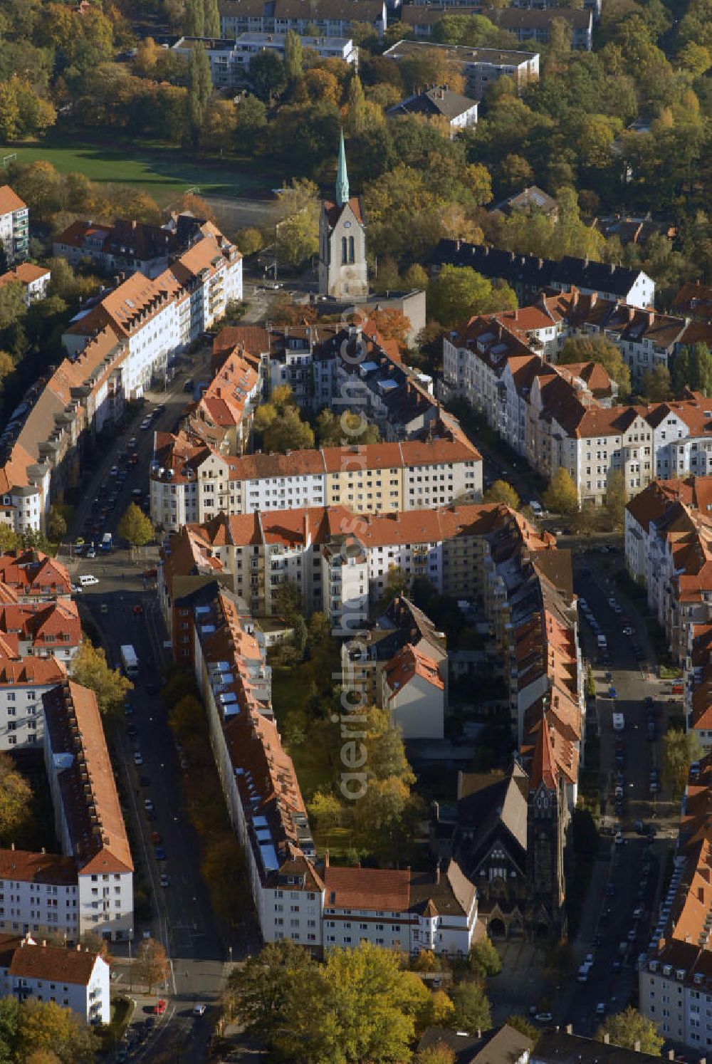 Aerial image Hannover - Blick über den Stadtteil Hannover-List mit der Matthäuskirche am oberen Bildrand. Kontakt: Gemeindebüro Kristin Reymann, Wöhlerstraße 13 30163 Hannover, Tel. +49(0)511 669622, Fax +49(0)511 69099825, Email: listerkirchen@lister-kirchen.de, kristin.reymann@lister-kirchen.de