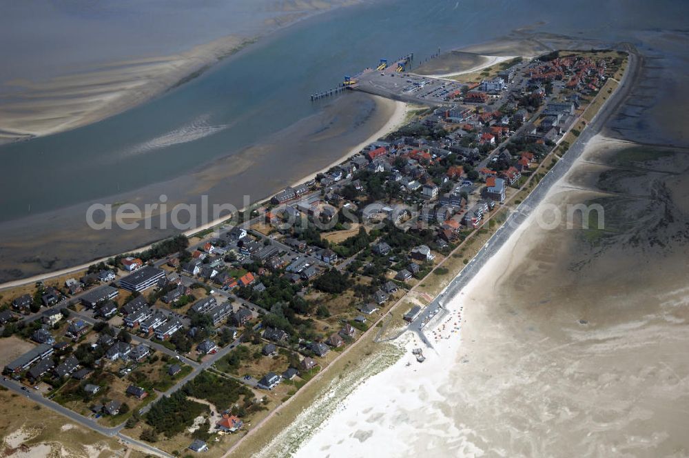 Aerial image Wittdün - Blick über Wittdün auf Amrum auf den Seezeichenhafen. Durch den Tonnenanleger werden dort Seezeichen gepflegt und im Fahrwasser ausgelegt. In diesem Hafen legen außerdem ein Rettungskreuzer, Fischkutter, Ausflugsschiffe und Yachten an. Wittdün ist neben Nebel und Norddorf eine der drei Gemeinden auf der Nordseeinsel Amrum. Wittdün ist ein Seeheilbad. Der Tourismus ist die Haupteinnahmequelle. Kontakt: Amt Föhr-Amrum, Hafenstraße 23, 25938 Wyk auf Föhr, Daniel Schenck Tel. +49 (0)4681 5004 824