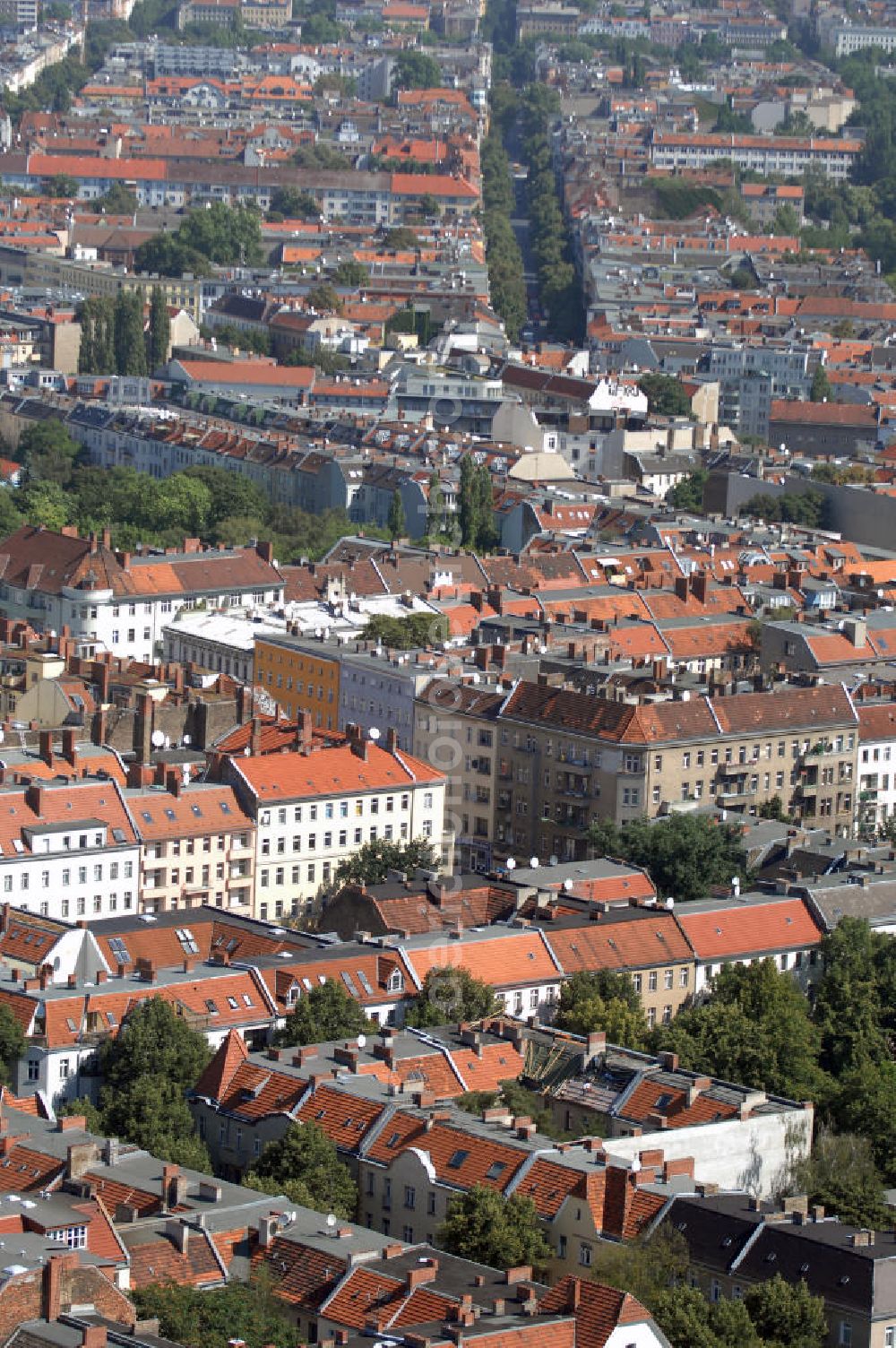 Aerial photograph Berlin - Blick über Wohngebiete in Berlin-Neukölln.