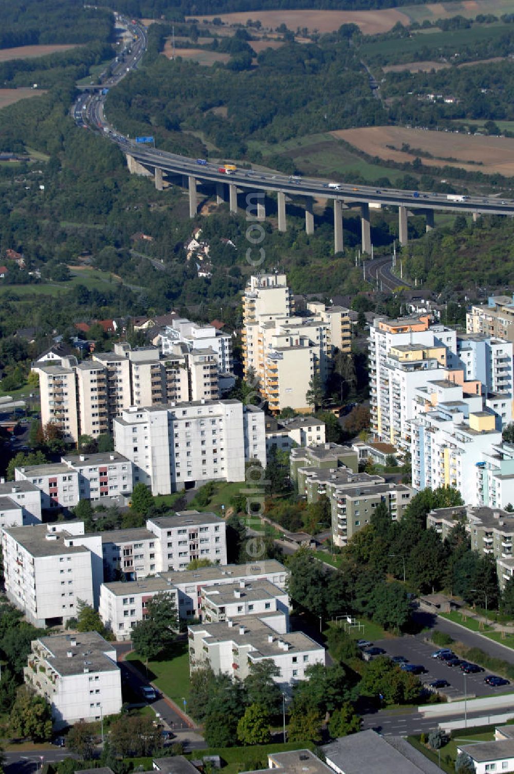 Aerial image WÜRZBURG - Blick über Würzburg Stadtteil Heuchelhof mit dem Autobahnviadukt der A3 im Hintergrund. Würzburg ist eine kreisfreie Stadt im bayerischen Regierungsbezirk Unterfranken mit Sitz der Regierung von Unterfranken, des Bezirks Unterfranken und des Landratsamtes Würzburg. Kontakt: Stadt Würzburg, Rückermainstrasse 2, 97070 Würzburg, Tel. +49 (0)9 31 37-0, Fax +49 (0)9 31 37 33 73, e-mail: info@stadt.wuerzburg.de