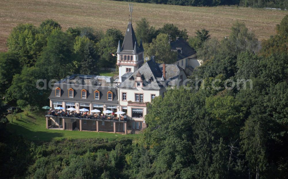 Trier from the bird's eye view: Blick auf das Berghotel Kockelsberg in Trier. Das Hotel ist etwas fernab der Stadt Trier im Wald gelegen und bietet daher optimale Bedingungen um Ruhe zu finden, die Natur zu genießen und sich zu entspannen. Es ist ein recht kleines Hotel mit nur 32 Zimmern und dennoch verkehrsgünstig in Autobahnnähe und nahe des Luxemburger Flughafens gelegen. Kontakt: Berghotel Kockelsberg, Kockelsberg 1 54293 Trier, Tel. +49(0)651 824 8000, Fax +49(0)651 824 8290, Email: kockelsberg@web.de