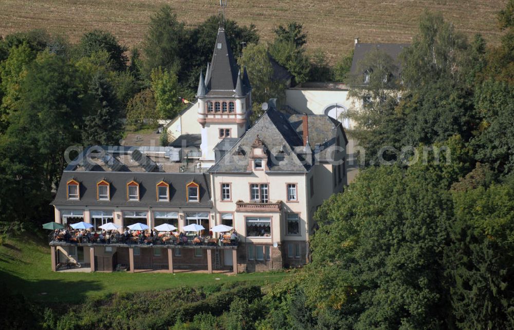 Aerial photograph Trier - Blick auf das Berghotel Kockelsberg in Trier. Das Hotel ist etwas fernab der Stadt Trier im Wald gelegen und bietet daher optimale Bedingungen um Ruhe zu finden, die Natur zu genießen und sich zu entspannen. Es ist ein recht kleines Hotel mit nur 32 Zimmern und dennoch verkehrsgünstig in Autobahnnähe und nahe des Luxemburger Flughafens gelegen. Kontakt: Berghotel Kockelsberg, Kockelsberg 1 54293 Trier, Tel. +49(0)651 824 8000, Fax +49(0)651 824 8290, Email: kockelsberg@web.de