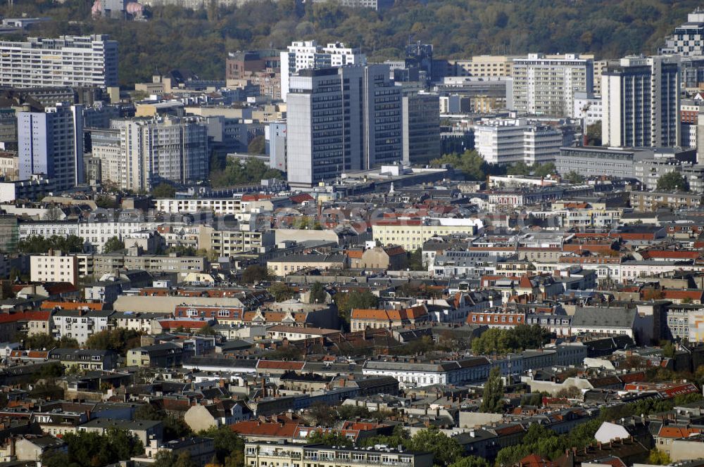 Aerial image Berlin - Blick auf den Stadtteil Charlottenburg im Bereich Lietzenburger Straße, Wittenbergplatz und Kurfürstenstraße im Hintergrund das Areal des Berliner Zoos- und des Tiergartens.