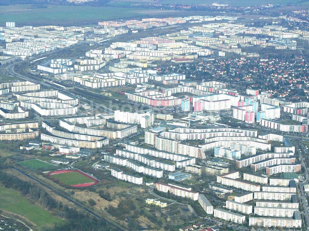 Berlin Hellersdorf from the bird's eye view: Blick auf Berlin Hellersdorf am U-Bahnhof Kaulsdorf-Nord (Hellersdorferstraße)