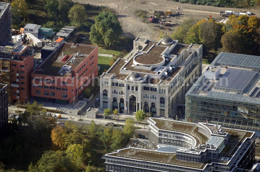 Aerial image Berlin - Blick auf das Berliner Botschaftsviertel. Links im Bild befindet sich die Landesvertretung der Freien Hansestadt Bremen. Zentral im Bild ist die Botschaft der Vereinigten Arabischen Emirate zu sehen. Auf der rechten Seite des Bildes befindet sich die Landesvertretung von Nordhein-Westfalen und im Vordergrund sieht man einen Teil der Friedrich-Ebert-Stiftung. Kontakt: Botschaft der Vereinigten Arabischen Emirate, Hiroshimastraße 18-20, 10785 Berlin, Tel. +49(0)30 516 516, Fax +49(0)30 51651 900, Email: uae@uaeembassy.de