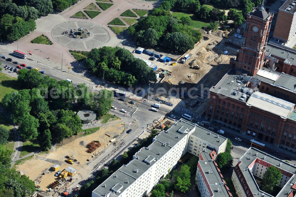 Berlin Mitte from above - Blick auf das Berliner Rathaus / Rotes Rathaus in Berlin Mitte. Vor dem Dienstsitz des Regierenden Bürgermeisters finden derzeit Bauarbeiten für einen geplanten U-Bahnhof statt. Bei archäologischen Ausgrabungen wurden Teile des mittelalterlichen „Alten Rathauses“ als Fundamentreste gefunden. View of the Berlin Town Hall / Rotes Rathaus in Berlin Mitte