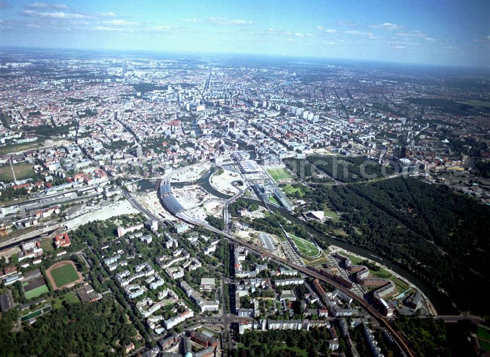 Berlin - Moabit / Tiergarten from above - Blick auf den Berliner Spreebogen / Regierungsviertel von Südwesten (Moabit) her.