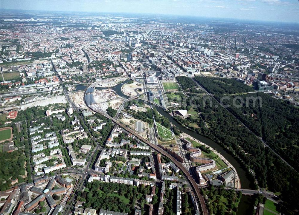 Berlin - Moabit / Tiergarten from the bird's eye view: Blick auf den Berliner Spreebogen / Regierungsviertel von Südwesten (Moabit) her.