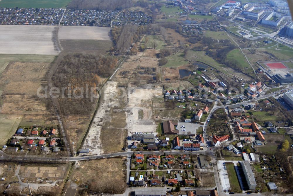 Aerial image Wartenberg - Blick auf die beräumte Fläche der einstigen DDR-Vorzeige LPG 1. Mai in Wartenberg. Die in Liquidation befindliche Landwirtschaftliche Produktionsgenossenschaft wurde 1953 durch den Zusammenschluss von 45 Gärtnern, Bauern und Landarbeitern gegründet.Ab den 60er Jahren wurden hier die industriemäßige Produktion von Champignons betrieben. Anschrift: LPG 1.Mai i.L., Lindenbergerstr. 18, 13059 Berlin; Tel.: 030 9293146