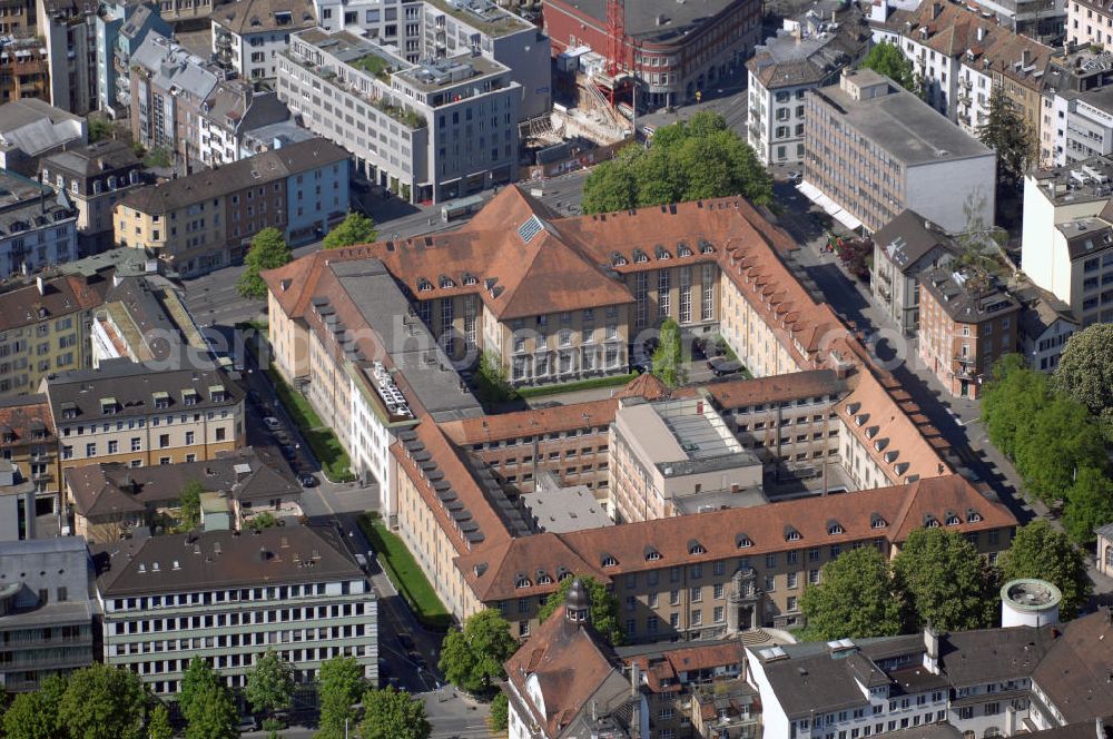 Aerial image Zürich - Blick auf das Bezirksgericht in Zürich. Das Bezirksgericht Zürich ist das grösste der elf Bezirksgerichte im Kanton Zürich. Jährlich werden hier fast 30'000 Verfahren bearbeitet. Kontakt: Badenerstrasse 90, 8004 Zürich, Tel. +41 (0)44 248 2111