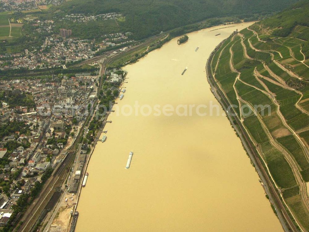 Aerial image Bingen - 27.08.2005 Bingen; Bingen am Rhein ist eine Stadt im Landkreis Mainz-Bingen und liegt im Bundesland Rheinland-Pfalz der Bundesrepublik Deutschland. Zwischen dem 1969 eingemeindeten, früher preußischen Stadtteil Bingerbrück und Bingen-Stadt mündet die Nahe in den Rhein.