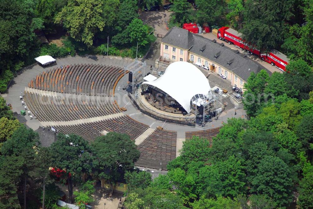 Aerial image Dresden - Blick auf die 1954 bis 1957 errichtete Freilichttheater Junge Garde im Großen Garten in Dresden-Strehlen.