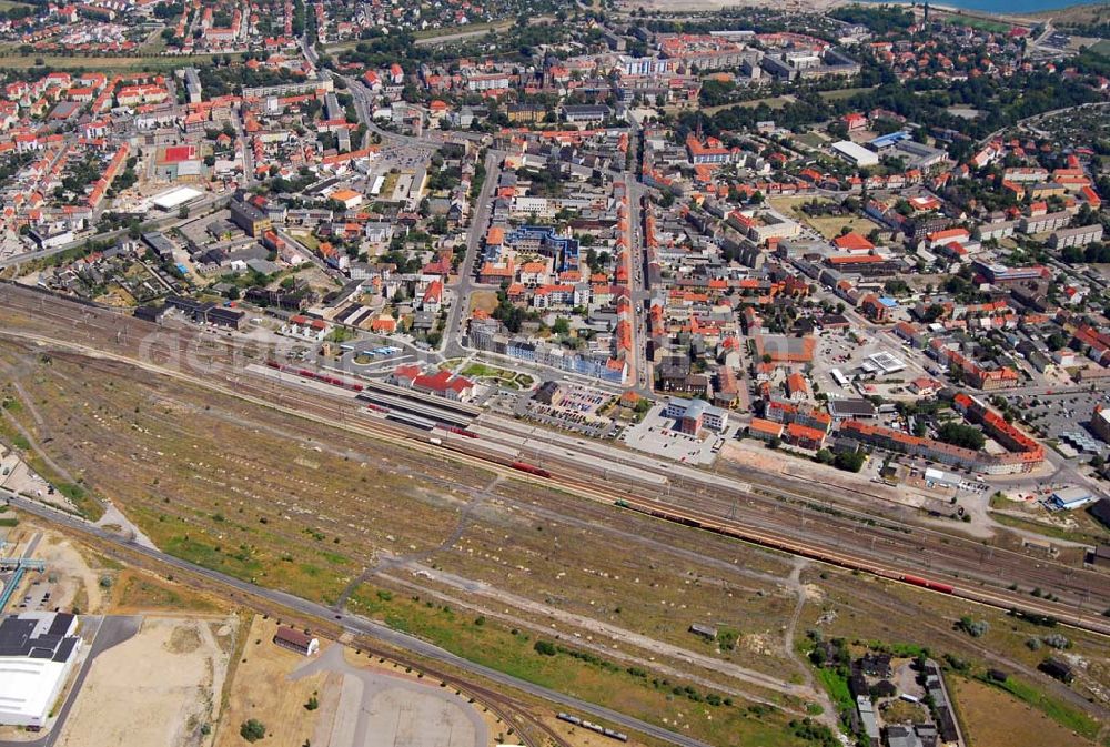 Aerial image Bitterfeld - Blick auf Bitterfeld 06749 und den Bahnhof Bitterfeld in der Bahnhofstraße