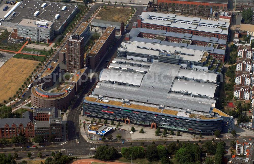 Aerial photograph Berlin - Blick auf die Borsig-Hallen in Berlin-Tegel. Das ehemalige Lokomotivenwerk des Borsig-Unternehmens wurde 1898 eingeweiht. Bis 1930 wurden hier Lokomotiven, Dampfmaschinen u.a. hergestellt. Um dem Bankrott zu entkommen, fusionierten die Firmen Borsig und Rheinmetall. Das Werk wurde 1938 zum Reichswerk Hermann Göring bis es im 2. WK fast zerstört wurde. 1988 ging das Werk an das Land Berlin über. Nun wurde es zum Einkaufszentrum Hallen am Borsigturm umgebaut.