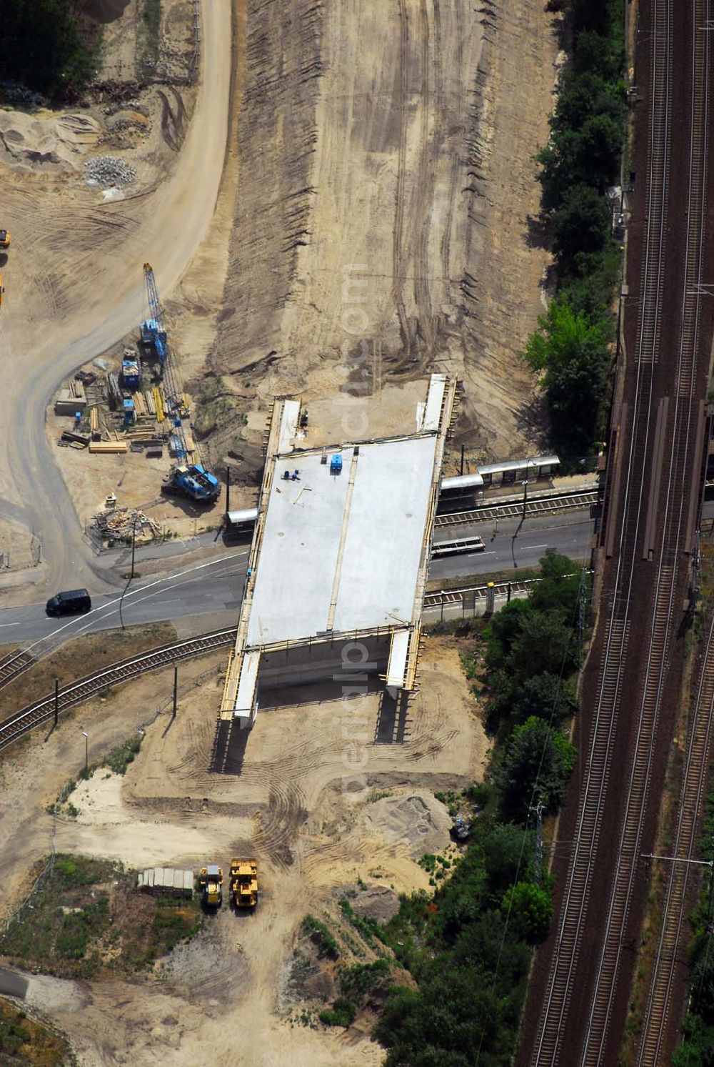 Aerial photograph Berlin - Blick auf eine Brückenbaustelle der Schälerbau Berlin GmbH in der Dörpfeldstraße in Berlin-Niederschöneweide