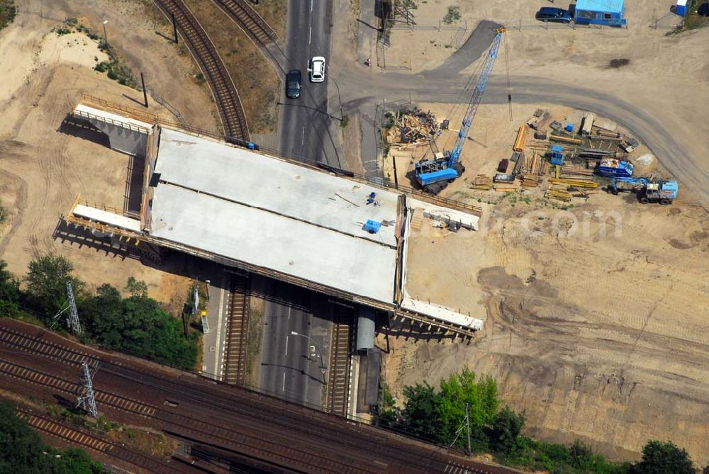 Berlin from the bird's eye view: Blick auf eine Brückenbaustelle der Schälerbau Berlin GmbH in der Dörpfeldstraße in Berlin-Niederschöneweide