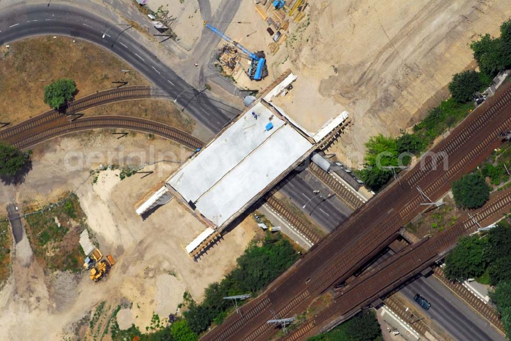 Aerial photograph Berlin - Blick auf eine Brückenbaustelle der Schälerbau Berlin GmbH in der Dörpfeldstraße in Berlin-Niederschöneweide