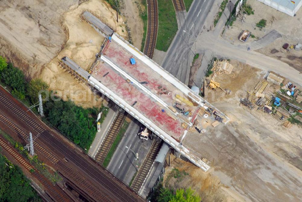 Berlin from the bird's eye view: Blick auf eine Brückenbaustelle der Schälerbau Berlin GmbH in der Dörpfeldstraße in Berlin-Niederschöneweide.