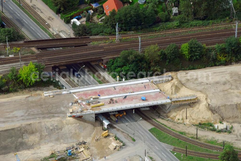 Berlin from above - Blick auf eine Brückenbaustelle der Schälerbau Berlin GmbH in der Dörpfeldstraße in Berlin-Niederschöneweide.