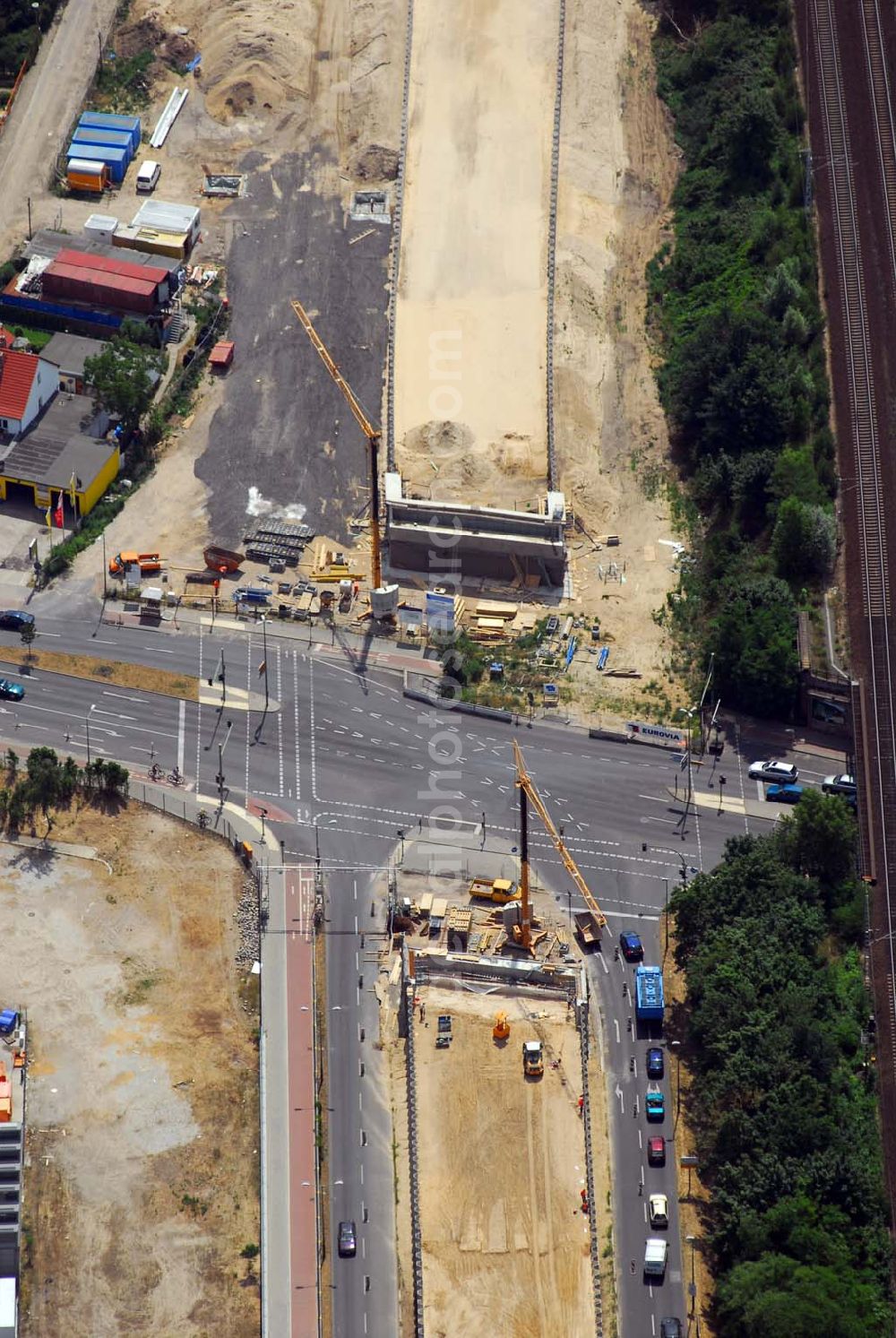 Aerial photograph Berlin - Blick auf eine Brückenbaustelle der Sächsische Bau GmbH an der Oberspreestraße in Berlin-Niederschöneweide. Sächsische Bau GmbH, herr rainer Möbius, Am Waldschlößchen 1, 01099 DD, Tel.: 0351-8768112, mail: rmoebius@wiebe.de