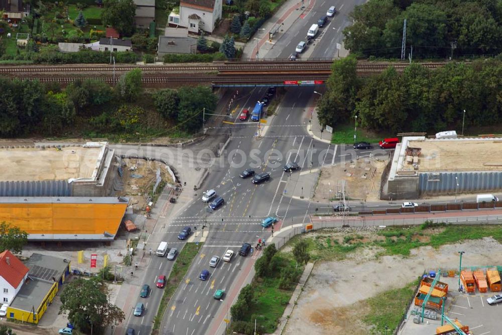 Aerial image Berlin - Blick auf eine Brückenbaustelle der Sächsische Bau GmbH an der Oberspreestraße in Berlin-Niederschöneweide. Sächsische Bau GmbH, herr rainer Möbius, Am Waldschlößchen 1, 01099 DD, Tel.: 0351-8768112, mail: rmoebius@wiebe.de