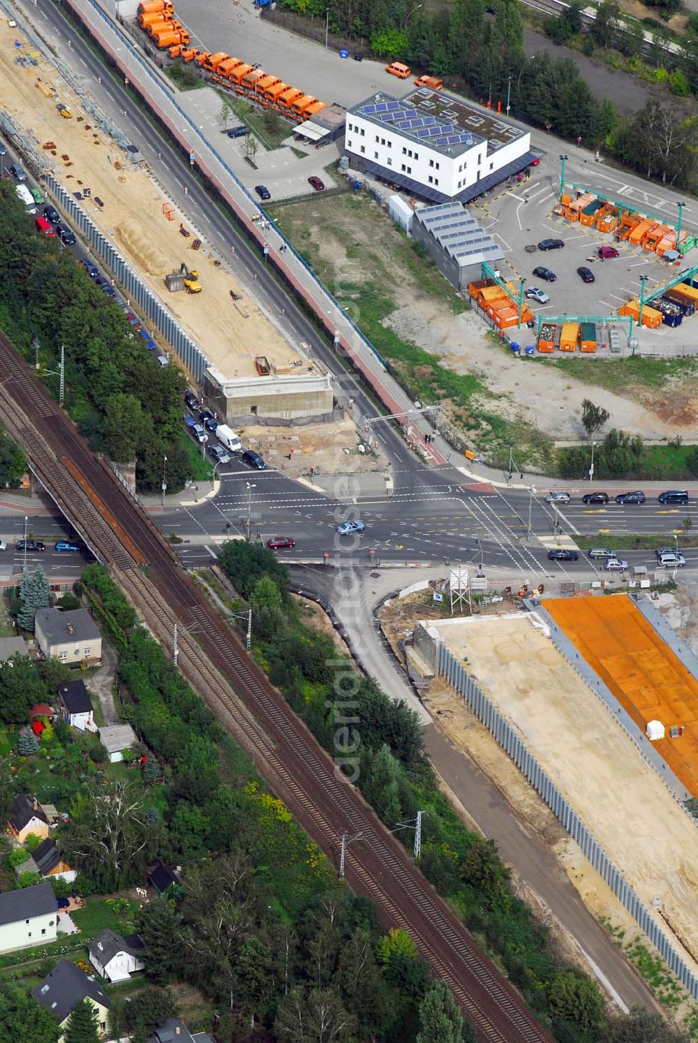 Aerial photograph Berlin - Blick auf eine Brückenbaustelle der Sächsische Bau GmbH an der Oberspreestraße in Berlin-Niederschöneweide. Sächsische Bau GmbH, herr rainer Möbius, Am Waldschlößchen 1, 01099 DD, Tel.: 0351-8768112, mail: rmoebius@wiebe.de