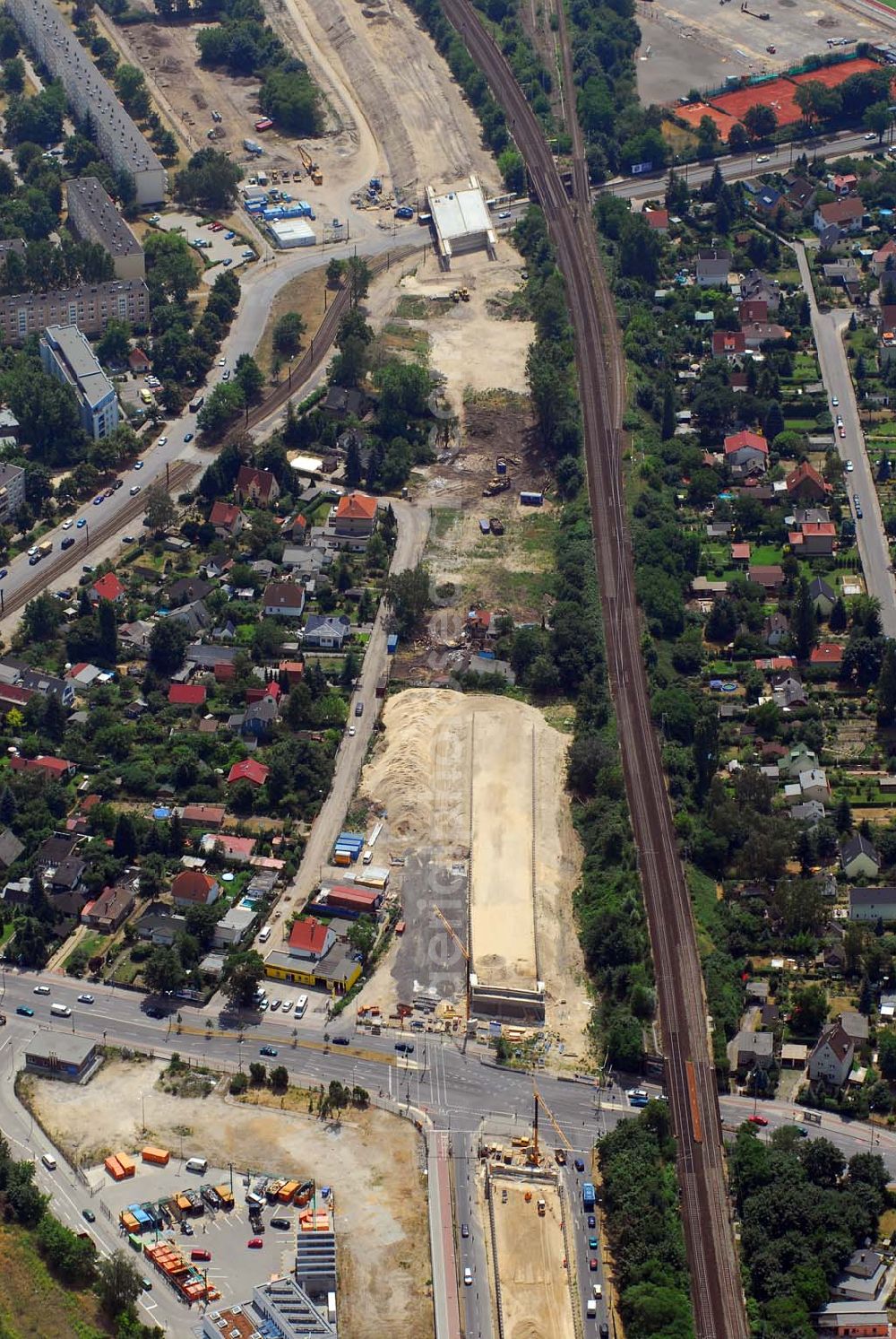 Aerial image Berlin - Blick auf eine Brückenbaustelle der Sächsische Bau GmbH an der Oberspreestraße in Berlin-Niederschöneweide. Sächsische Bau GmbH, herr rainer Möbius, Am Waldschlößchen 1, 01099 DD, Tel.: 0351-8768112, mail: rmoebius@wiebe.de